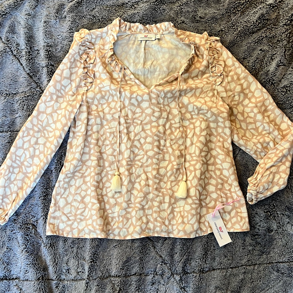 NWT vineyard vines Geo Animal Print Ruffle Blouse Size Small